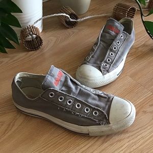 Converse slip on low tops well broken in! Size 7